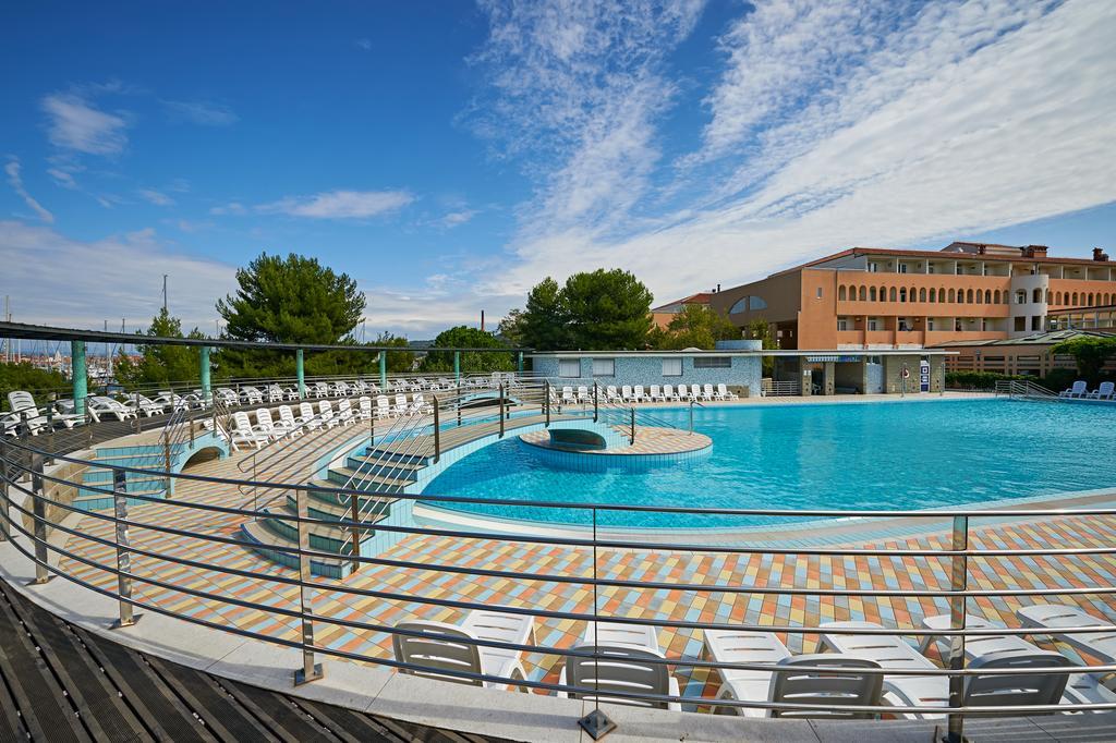 Hotel Delfin Izola Kültér fotó