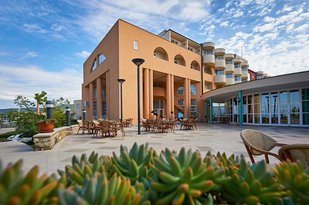Hotel Delfin Izola Kültér fotó